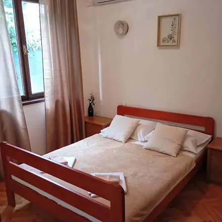 Rooms Helena Krk Town Exterior photo