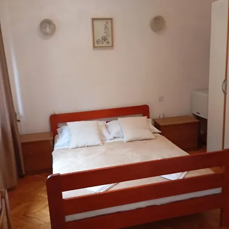 Rooms Helena Krk Town Exterior photo