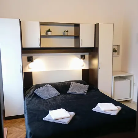 Rooms Helena Krk Town Exterior photo